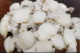 小墨鱼家常做法，这样做味道独特，香味浓郁，好吃到汤汁都不剩