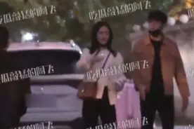 #林更新 与一高挑美女在三里屯逛街亲吻，疑新恋情曝光。视频封面