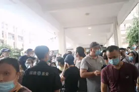 福州8月份打12—17岁疫苗，排了3小时的队，太多人了视频封面