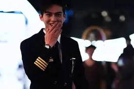 盘点全网最帅街拍空少空姐，走路都那么霸气！心动吗？视频封面