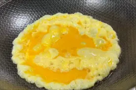 70岁老厨师教我的西红柿炒鸡蛋新做法，你别说味道还真的不一般视频封面