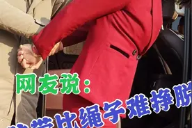 被胶带捆住双手好解开吗？关键时刻看女子用随身钥匙，快速脱身！视频封面