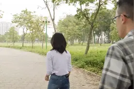 回顾 Yamaha NVX 155 VVA：具有大量技术、智能手机连接的踏板车视频封面