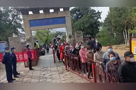 给泰山老奶奶拜寿视频封面