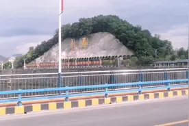 湖南和湖北离得最近的两个县城，就一座桥的距离，还有跨省公交车视频封面