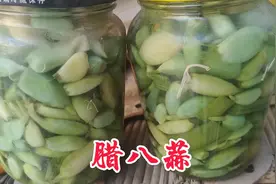 腌腊八蒜，到底用热醋还是冷醋?很多人还是搞不懂，看菜农如何做