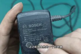 损坏的充电器坏了不要丢，教你一招完美修复，关键还不花一分钱。