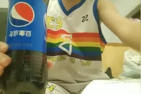 可乐和雪糕一起放在嘴里面会发生什么呢？