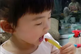 姑娘们爱吃薯条，大伦在家安排上，比外面卖的还好吃又香又脆视频封面