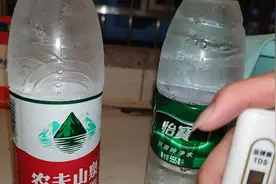 水质TDS值评测PK，怡宝vs农夫山泉!哪个水质更好？视频封面