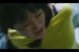 小哥哥带小妹去看病，居然碰到骗子，差点被强奸了，太可怕了😱视频封面