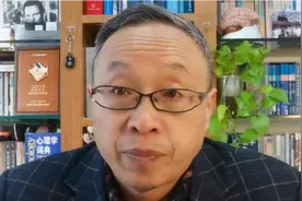 熬夜是一种自伤行为，而且伤害的是你的大脑。视频封面