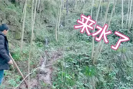 时间过得太快了升钟水渠又放水来了，把水沟疏通一下给鱼塘关满水