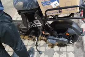 感谢布吉过来的小哥选购深远外卖神车深远009