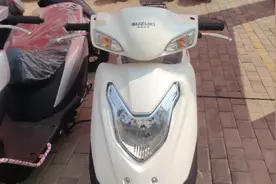 轻骑铃木丽梦125，通勤踏板车，简约风格！