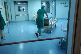 记录母亲的双膝置换手术视频封面