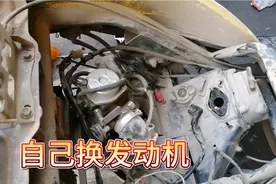 教大家怎么自己换摩托车发动机  挺简单的 几个人半个小时搞定