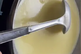 博爱浆面条是传统小吃，醋和鸡蛋做出来非常好吃，简单有营养哦。