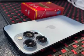 今年的远峰蓝色iphone13pro颜色实拍。大家说那个颜色最好看