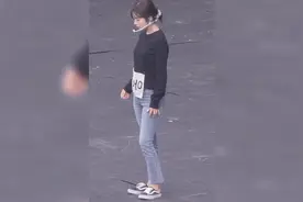 韩国Red Velvet裴珠泫牛仔裤舞蹈现场，展现完美身材视频封面