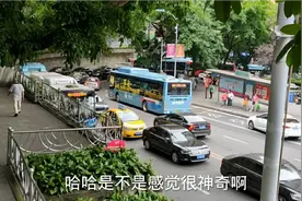 重庆的路真刺激，上层是马路，中间一层人行道，下层居然还是马路
