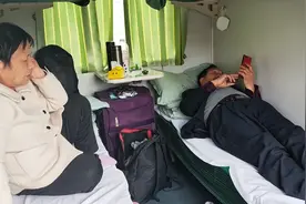 一路南下广东，火车硬坐和卧铺实拍，太冷清了