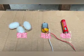 蚕茧抽丝全过程：蚕茧煮熟后利用马达旋转，抽出的蚕丝晶莹剔透！