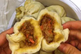 牛肉洋葱胡萝卜馅纯手工发面包子蓬松暄软鲜嫩多汁一口一个真香！