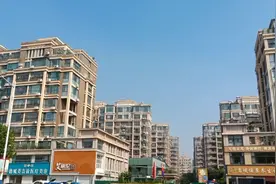 一个人毁了一座城，德州多个小区封了！孩子们开学又要延期了！视频封面