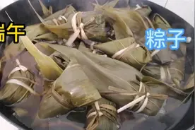 东北家常传统粽子，粘大米密枣红小豆，慢动作包制过程一学就会。