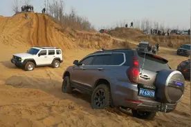 坦克300和哈弗H9杠上了，小弟不服大哥？都是硬派越野你更喜欢谁