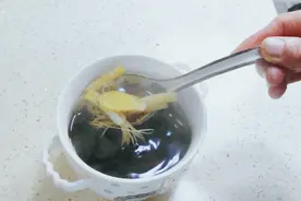 如果孩子感冒咳嗽，流鼻涕，喝上一碗生姜红糖水，超级管用哦