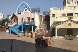 深圳欢乐谷西矿小镇外国友人表演实景特技(赏金猎人)节目很精彩。视频封面