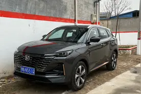 农村小伙提了一辆国产车，长安CS55puls到底怎么样，听听他怎么说