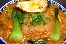 厨师长教你蕃茄粉丝家常做法，步骤详细，汤鲜味浓比酸辣粉还好吃视频封面