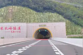 河南洛阳木札岭隧道是我目前经过的最长隧道6521米，开车需5分钟视频封面