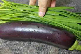 茄子别再炒着吃了，加一把韭菜，教你新吃法，鲜香味美，太解馋了