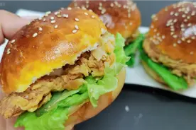 鸡肉汉堡在家做，3分钟学会和面、炸鸡的制作，无添加吃着更放心