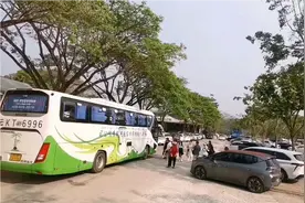 侦察西双版纳中科院植物园游客汽车停车场不让过夜驻车附近城子村视频封面