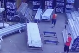 吊车，起重机下严禁站人视频封面