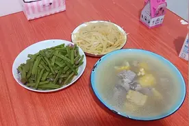 160毫升的米杯煮了两杯 母女仨正好一人一碗 涵瑶还不够吃