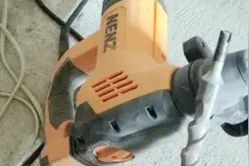 电锤没有钻头怎么打孔？学会用这个方法，不管墙多厚都能轻松打穿