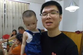 岳父的朋友请我们一家吃饭，还给宝宝包了红包，金辉：太客气了！