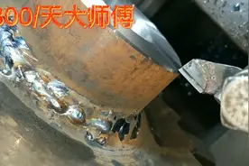 八级车工有多厉害？一个动作很多人10年都模仿不了，磨刀又好用！视频封面