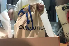 上班太累—买买买 解压 第一次官网订Lv视频封面