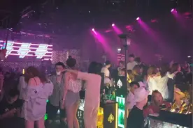 凌晨实拍长沙的顶级酒吧，美女模特如云，长沙的美女都在这里了视频封面