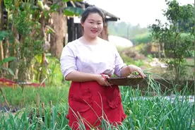 双儿想把家里发了霉的腊肠煮来吃了，杰哥却直接扔垃圾桶了……