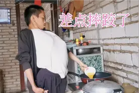 今天做道我家没出现过的菜，鸡蛋炒辣椒葱花，荷兰豆苗，真好吃呀视频封面