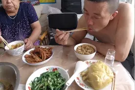 晋北特产美食–烩菜泡黄糕，软溜溜的，嚼也不用嚼，直接咽，真香