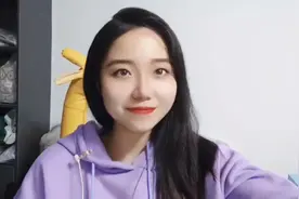 一男子闻到女人的体香，半夜开心的睡不着